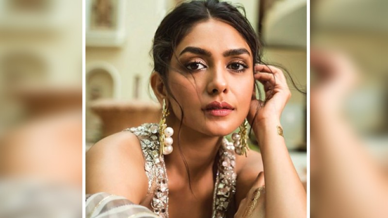 ট্রেন থেকে ঝাঁপ দিয়ে নিজেকে শেষ করে ফেলতে ইচ্ছে করত: ম্রুনাল