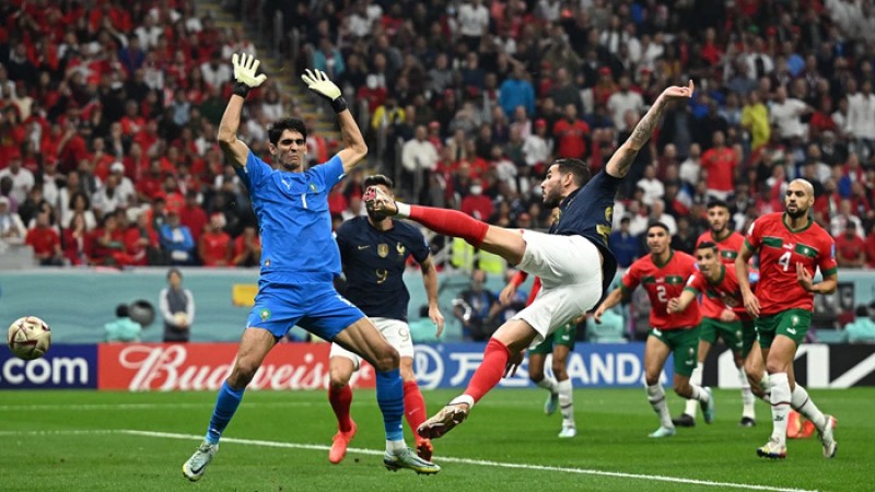 এক গোলে এগিয়ে বিরতিতে ফ্রান্স