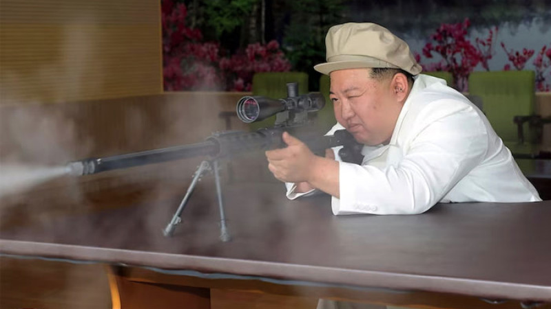 শীর্ষ সেনা কমকর্তাকে অব্যাহতি, যুদ্ধের প্রস্তুতি নিতে বললেন কিম