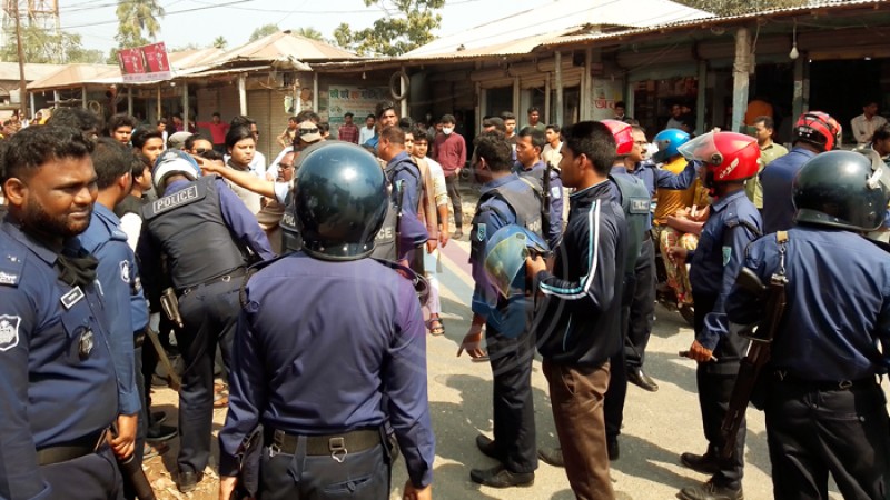 লালমনিরহাটে বিএনপি ও ছাত্রলীগের ধাওয়া-পাল্টা ধাওয়া, আহত ৫