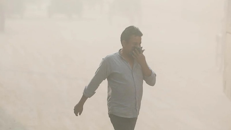 বিশ্বের দূষিত শহরের তালিকায় শীর্ষে ঢাকা