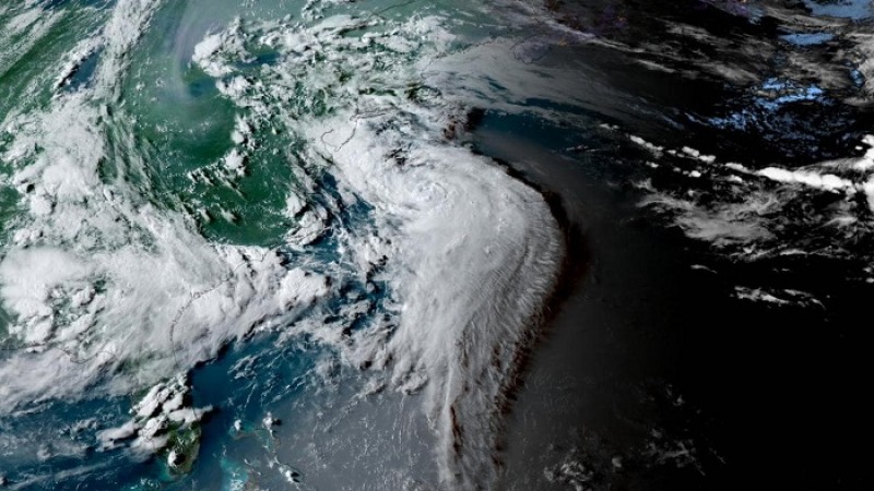 যুক্তরাষ্ট্রের দিকে ধেঁয়ে আসাছে ঘূর্ণিঝড় হেনরি