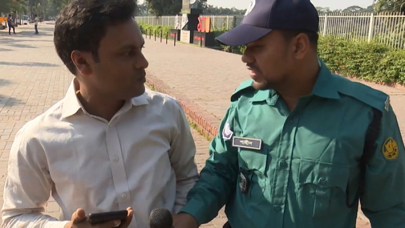 সাংবাদিকের বুম কেড়ে নেওয়া সেই কনস্টেবলকে প্রত্যাহার