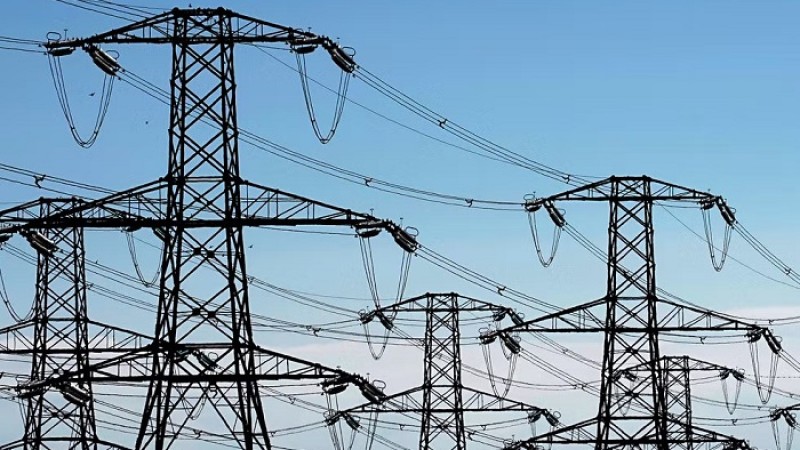 সাত দিনেরও বেশি বিদ্যুৎহীন অবস্থায় থাকতে পারে ব্রিটেন