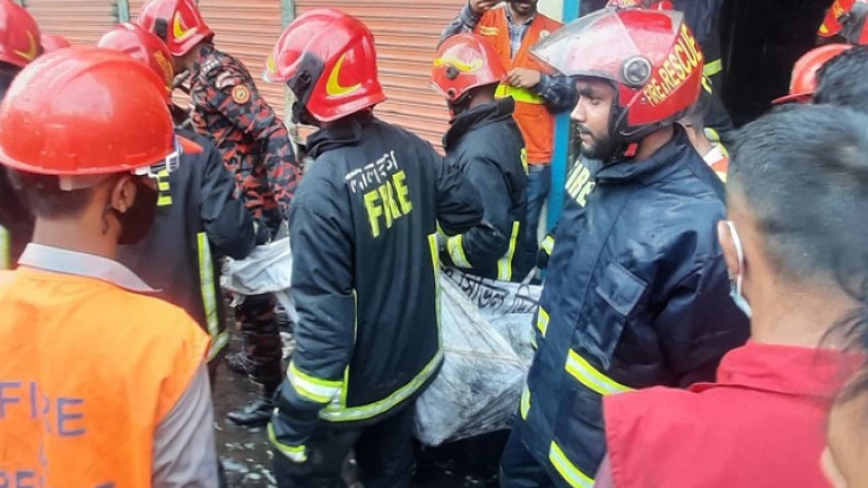 চকবাজার অগ্নিকাণ্ড: দুই লাখ করে পেলো নিহতদের পরিবার