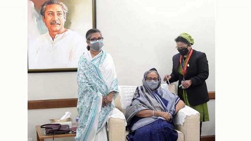 করোনার টিকা নিলেন প্রধানমন্ত্রী