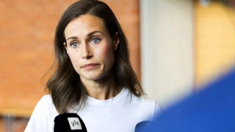 অতিথিদের টপলেস ছবির জন্য ক্ষমা চাইলেন ফিনল্যান্ডের প্রধানমন্ত্রী