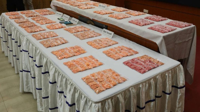 ট্রাকের সিলিন্ডারে ৫ কোটি ৭০ লাখ টাকার ইয়াবা