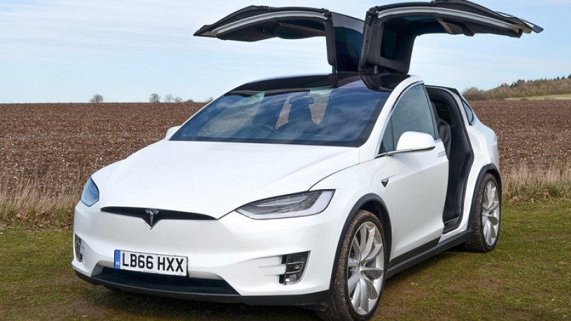 সদ্য শেষ হওয়া বছরে রেকর্ড ১৩ লাখ গাড়ি সরবরাহ টেসলার