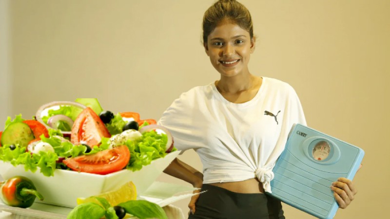 না খেয়ে নয়, পেট ভরে খেলেই কমবে ওজন