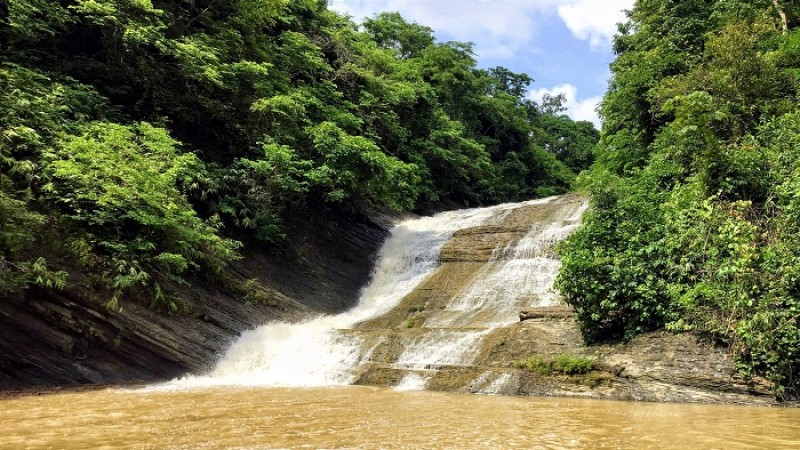 একদিনেই ঘুরে আসুন রূপসী ঝরনায়