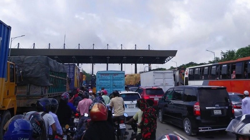 পদ্মা সেতুর টোলপ্লাজায় গাড়ির দীর্ঘ সারি
