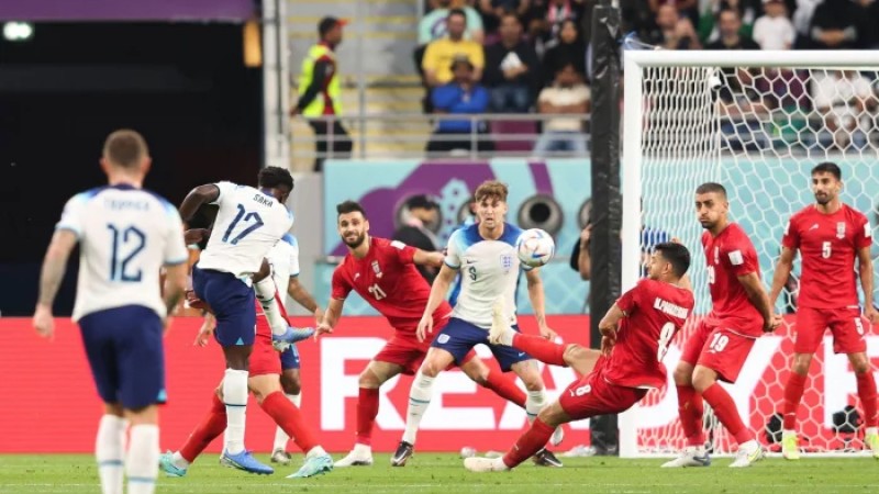 প্রথমার্ধ শেষে ৩-০ গোলে এগিয়ে ইংল্যান্ড