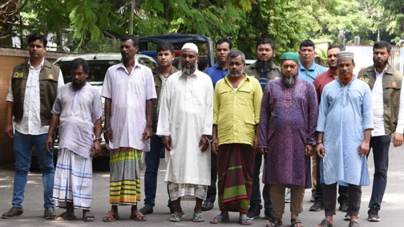 ৫০ বছরের অভিজ্ঞতা নিয়ে চুরিতে ডাবল সেঞ্চুরি