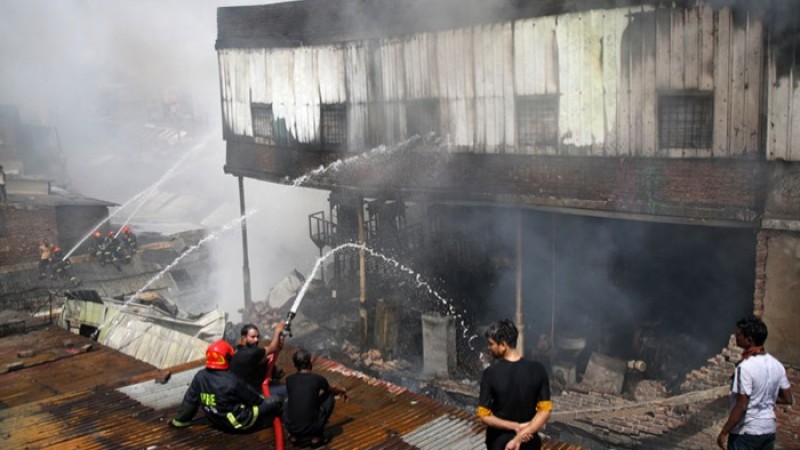 চকবাজারের অগ্নিকাণ্ডের ঘটনায় হোটেল মালিক গ্রেফতার