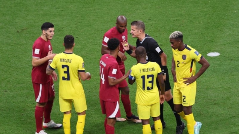 বিশ্বকাপে লজ্জার রেকর্ড গড়ল কাতার