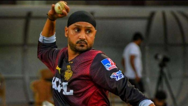 ক্রিকেট থেকে অবসর নিয়েছেন হরভজন সিং