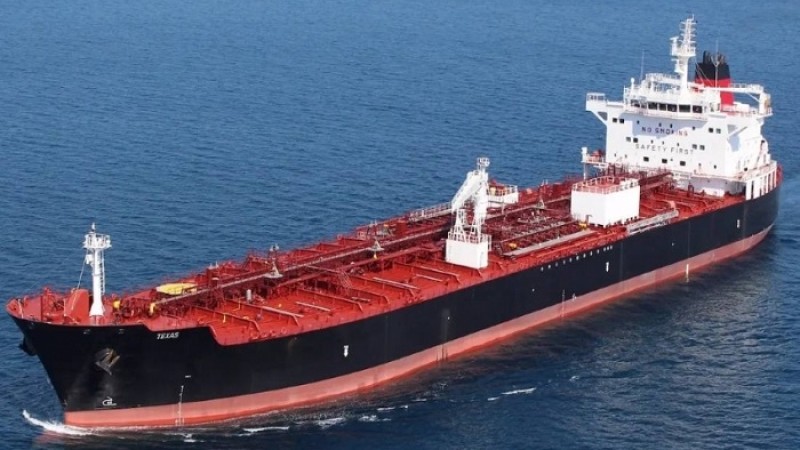 ডিজেলের প্রথম চালান শ্রীলঙ্কায় পৌঁছেছে