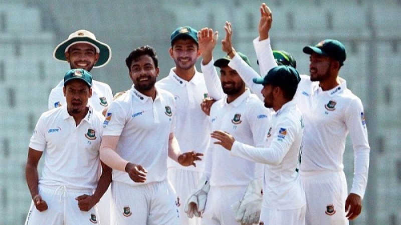 স্পিনারদের দাপটেই কাটলো প্রথম সেশন