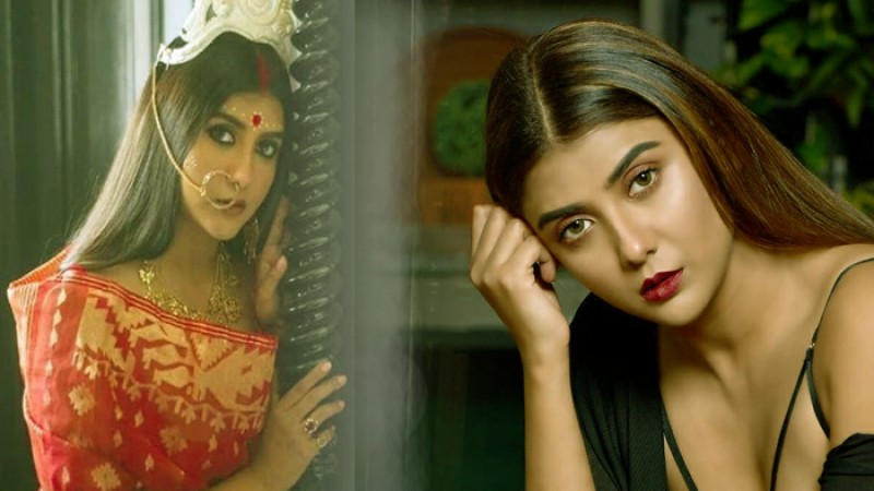 সিঁথিতে সিদুঁর আর লাল জামদানিতে ভাইরাল পার্নো মিত্র