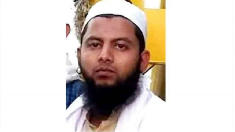 জঙ্গি সংশ্লিষ্টতায় পুলিশ হেফাজতে ডা. মির্জা কাউসার