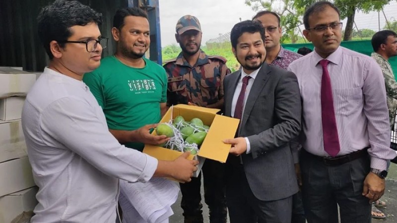 ত্রিপুরার মুখ্যমন্ত্রীকে ৮০০ কেজি আম পাঠালেন প্রধানমন্ত্রী