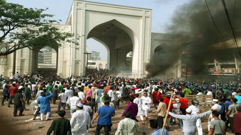 বাইতুল মোকাররম এলাকায় সংঘর্ষে আহত অন্তত ৫৩ জন ঢাকা মেডিকেলে