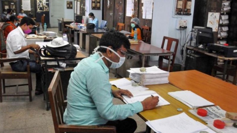 কাল থেকে অর্ধেক জনবল দিয়ে চলবে সরকারি-বেসরকারি অফিস