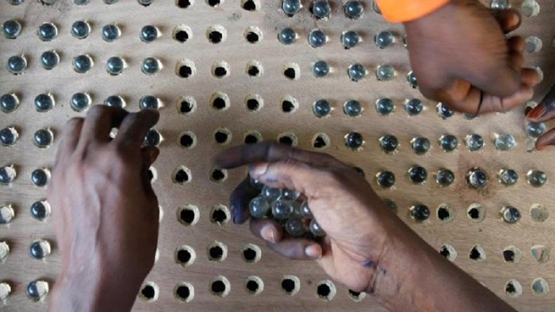 গাম্বিয়ায় মার্বেল দিয়ে ভোট