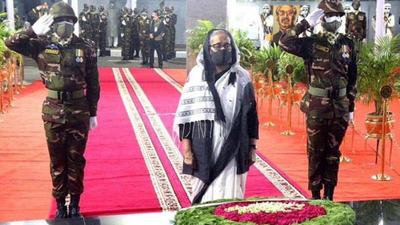 জাতীয় শোক দিবস : বঙ্গবন্ধুর প্রতিকৃতিতে প্রধানমন্ত্রীর শ্রদ্ধা