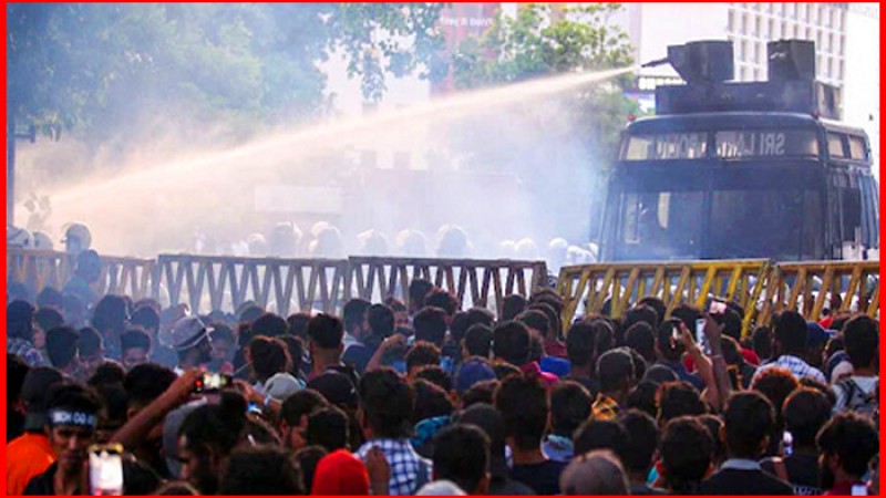 বিক্ষোভের মুখে বাসভবন ছেড়ে পালালেন শ্রীলঙ্কার প্রেসিডেন্ট রাজাপাকসে