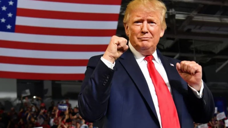আগামী নির্বাচনে প্রতিদ্বন্দিতার ইঙ্গিত ট্রাম্পের