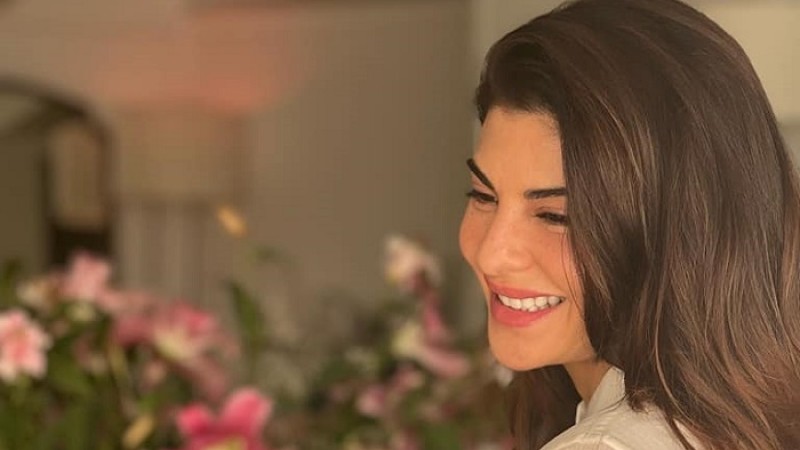 ৫০ লাখ রুপি জমা দিয়ে বিদেশ যেতে পারবেন জ্যাকুলিন