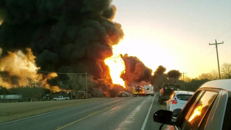 ইকুয়েটোরিয়াল গিনিতে ধারাবাহিক বিস্ফোরণে নিহতের সংখ্যা বেড়ে ৯৮