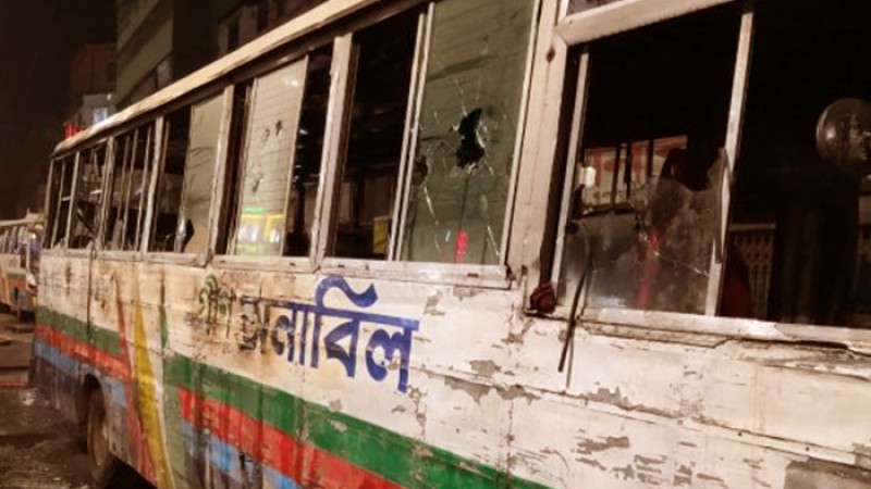 রামপুরায় বাসে অগ্নিসংযোগ ও ভাঙ্গচুরের ঘটনায় গ্রেপ্তার ৪