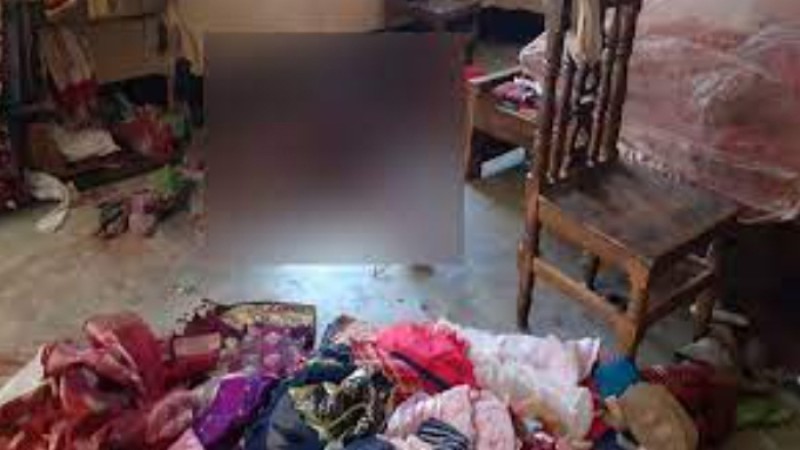 ঘরের ভেতর মিলল মা-ছেলের গলাকাটা লাশ