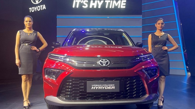 ভারতে হাইব্রিড গাড়ি বিক্রিতে টয়োটার নতুন কৌশল