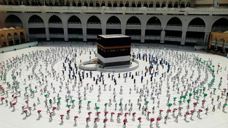 মিনায় সমবেত লাখ লাখ ধর্মপ্রাণ মুসল্লি