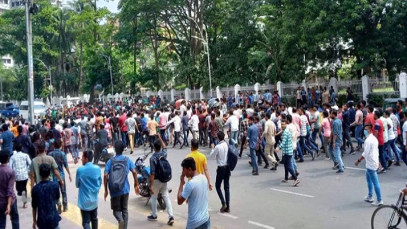 ঢাবিতে ছাত্রলীগ-ছাত্রদলের সংঘর্ষে আহত ১৫