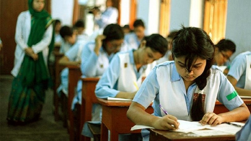 প্রাথমিকভাবে স্কুল-কলেজে সপ্তাহে একদিন ক্লাস