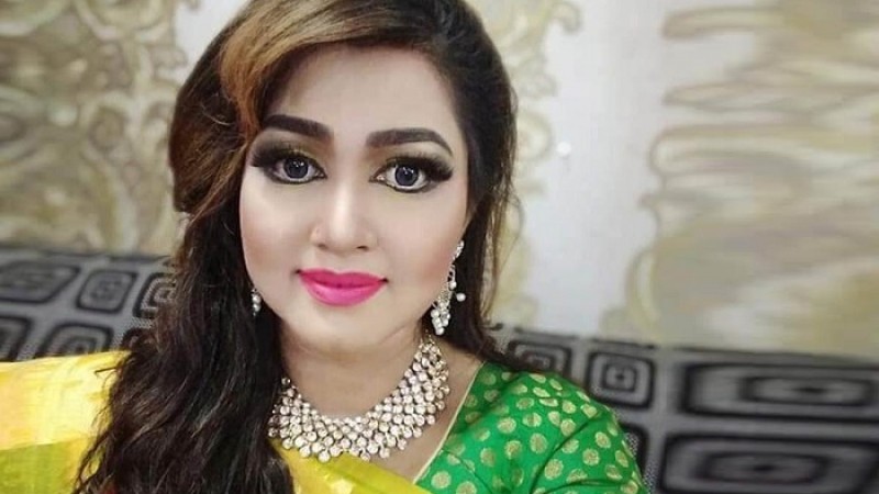 গৃহকর্মীকে নির্যাতনের অভিযোগে চিত্রনায়িকা একা আটক