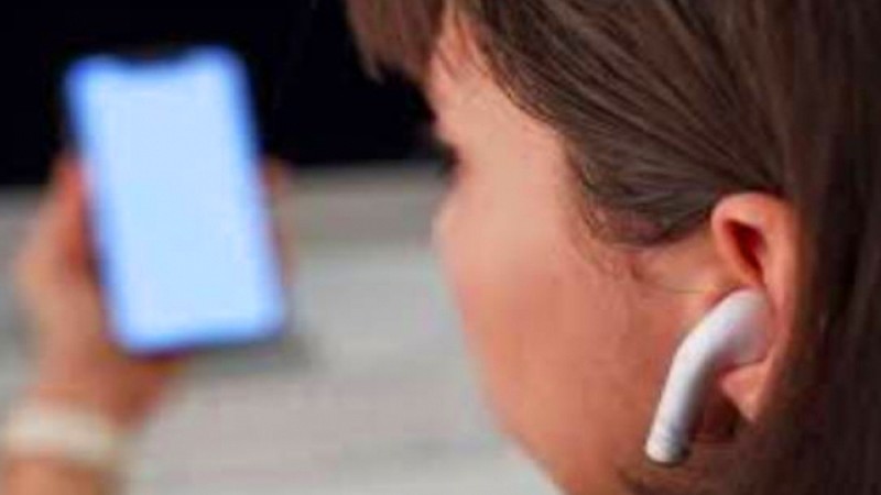 পরীক্ষায় অভিনব টুকলি , কানে অপারেশন করে বসানো ব্লুটুথ শিক্ষার্থীর