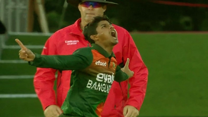 মেহেদী হাসানের জোড়া আঘাত