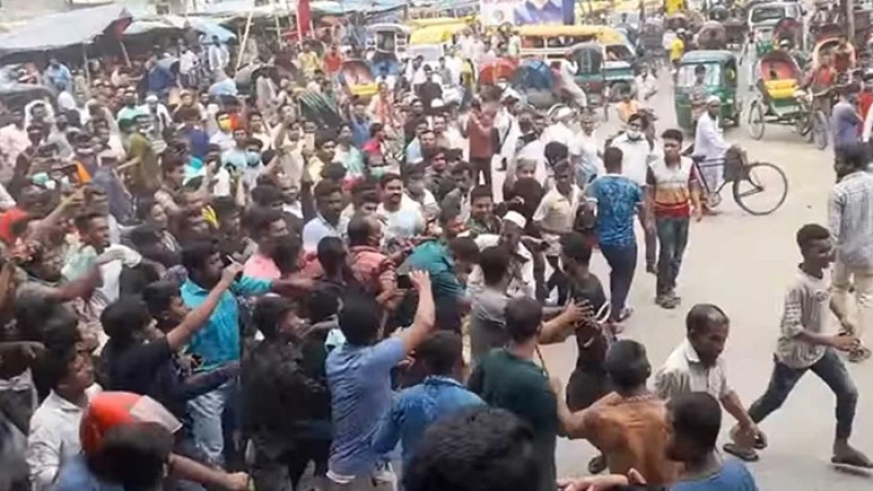 রাজধানীতে পুলিশের ওপর হামলায় সাড়ে চারশ জনের বিরুদ্ধে মামলা