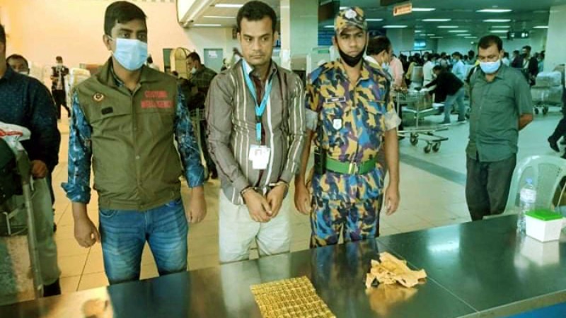 শাহ আমানতে ৯ কেজি স্বর্ণসহ এভিয়েশনের কর্মচারী আটক