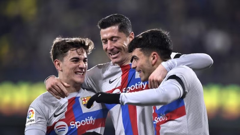 লিগ শিরোপা লড়াইয়ে শীর্ষে অবস্থান বার্সেলোনার