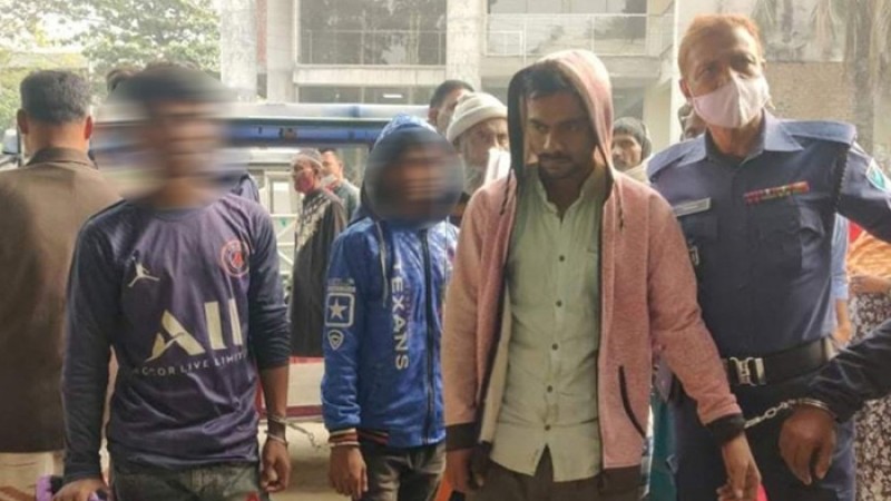 চলন্ত বাসে গৃহবধূকে সংঘবদ্ধ ধর্ষণ, চালক-সুপারভাইজার-হেলপার গ্রেফতার