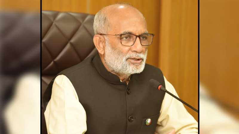 প্রজাতন্ত্রের সেবক হিসেবে দায়িত্ব পালন করতে হবে