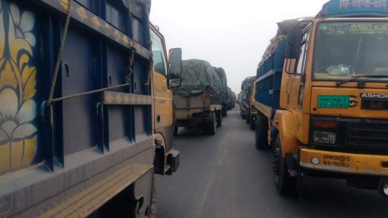 ঢাকা-টাঙ্গাইল মহাসড়কে তীব্র যানজট