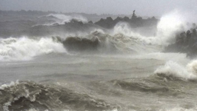 উপকূলে ঝড় ও জলোচ্ছ্বাসের শঙ্কা